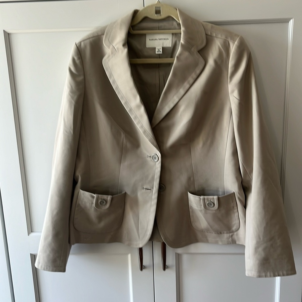Banana republic.  Like new. Khaki cotton and model blazer. Size 16